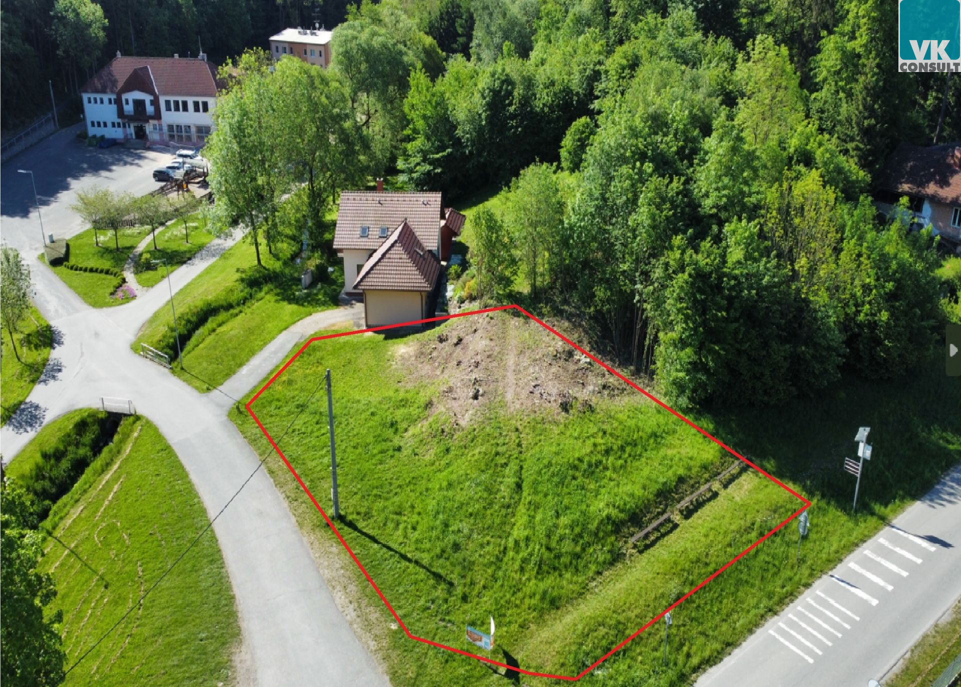 Prodej pozemku 1001 m2 k bydlení v obci Horní Újezd - titulní obrázek